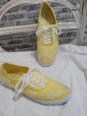 Mossimo Supply Co. Yellow Floral Canvas Sneakers Womens Size 11, Cottagecore